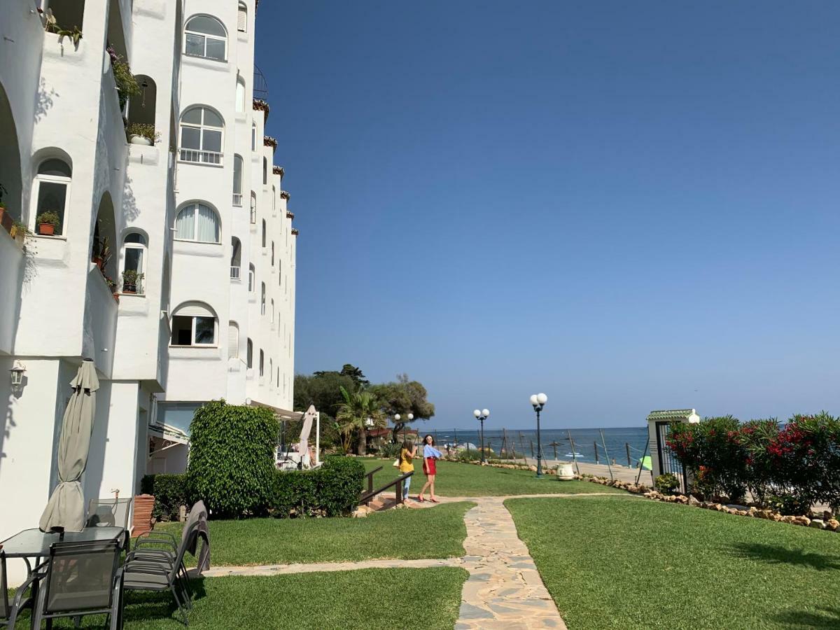 Apartament Aguamarina On The Beach Front Lejlighed Mijas Costa Eksteriør billede