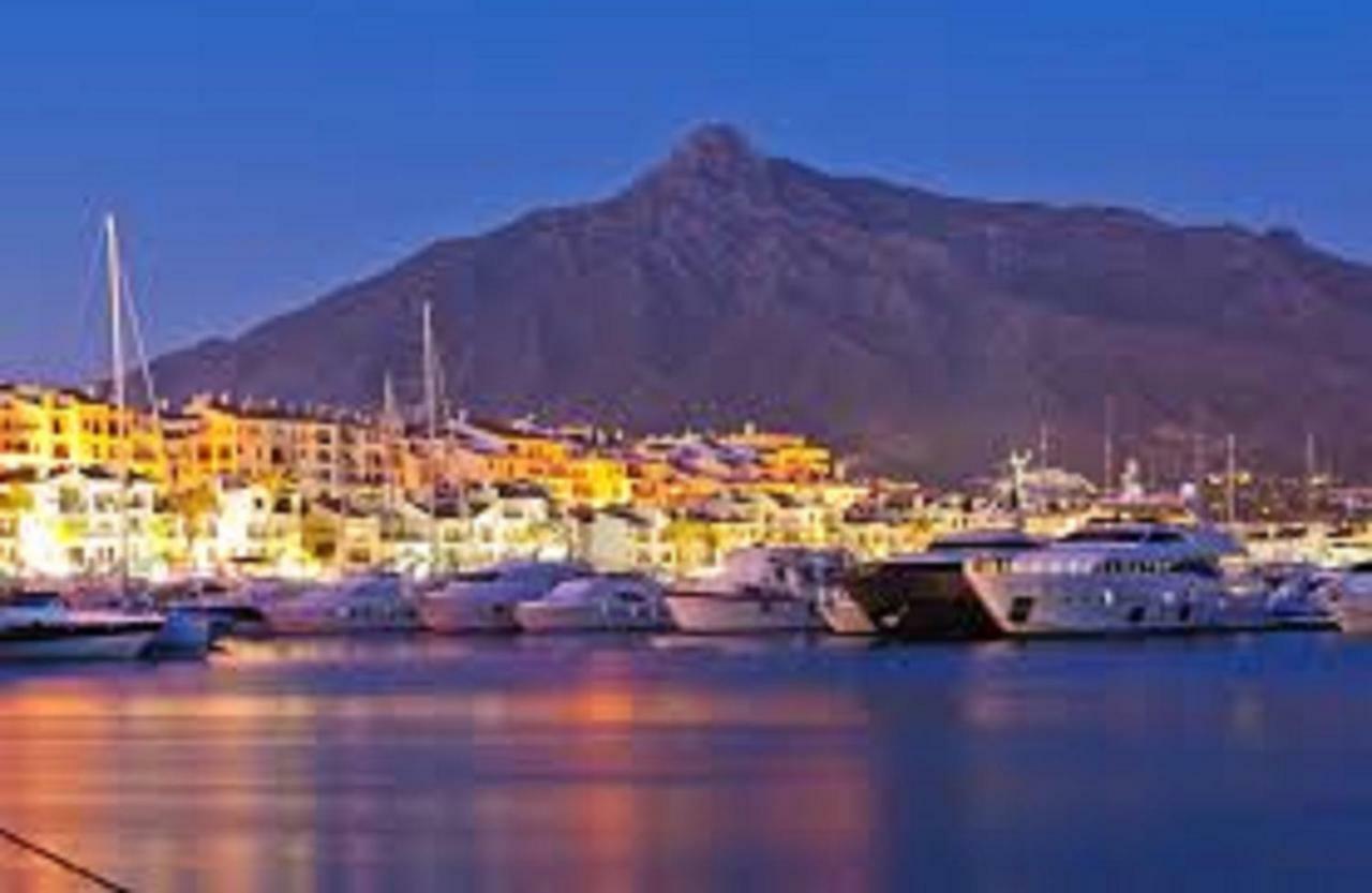 Apartament Aguamarina On The Beach Front Lejlighed Mijas Costa Eksteriør billede